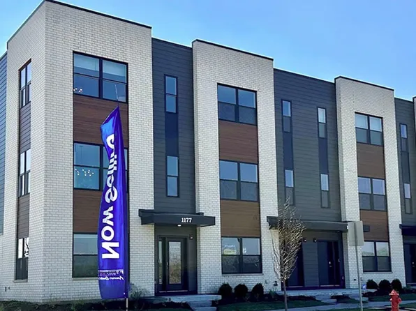 2227 Waters Edge Dr, Schaumburg, IL 60173
