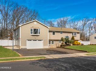 10 Nottingham Dr, Howell, NJ 07731