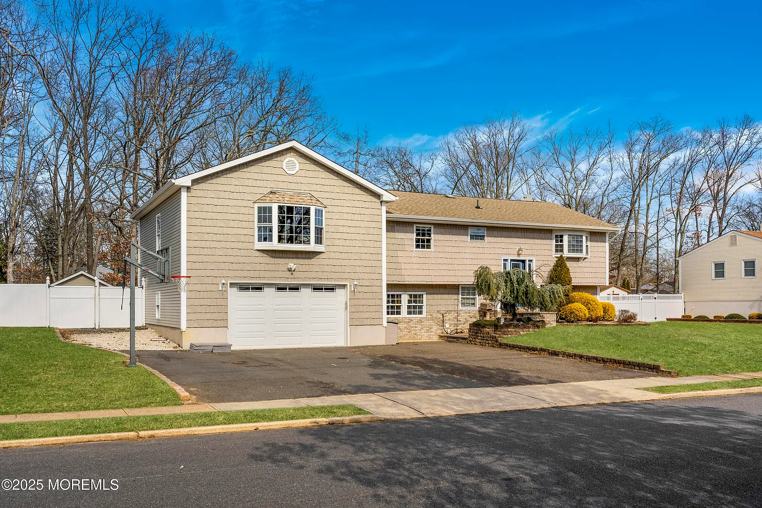 10 Nottingham Drive photo 1