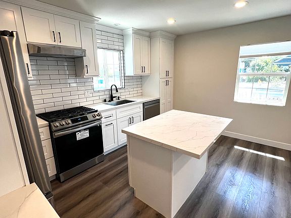 5th image of 502 E 6th St