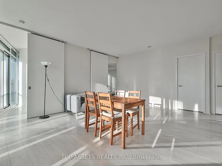 125 Peter St #602 — Photo 10