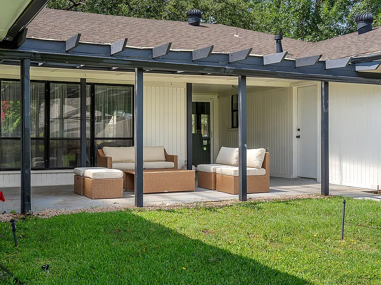 2521 Delmar Dr — Photo 31