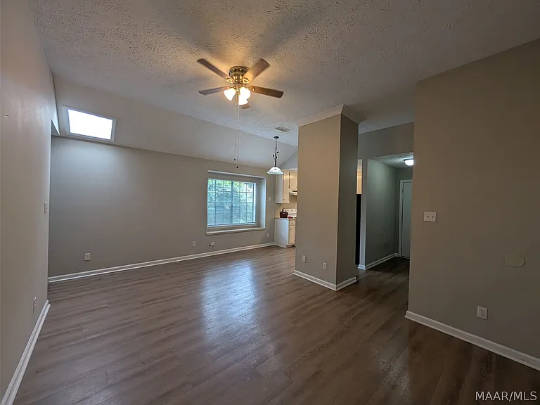 465 Durden Rd — Photo 3