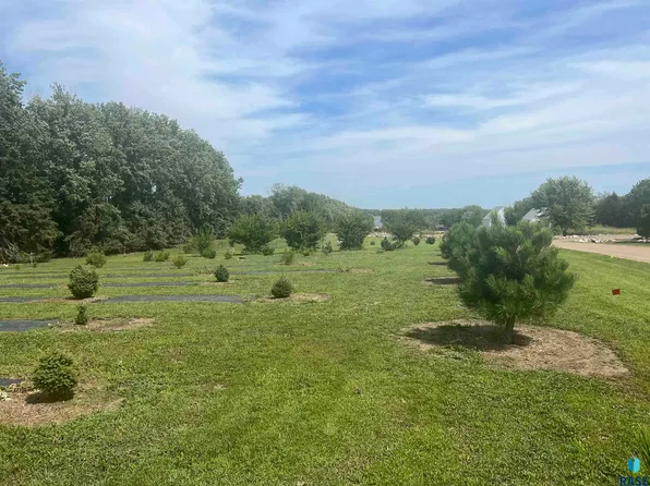 Stoney Point Rd, Madison, SD 57042