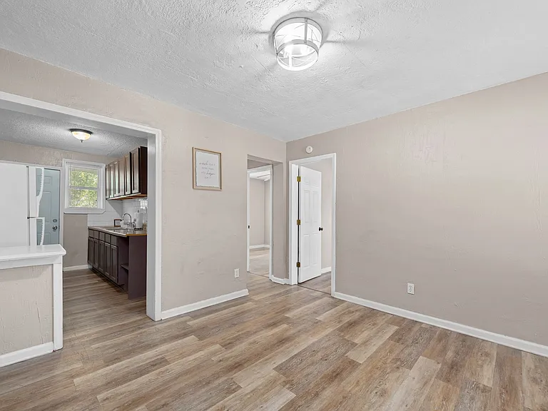 2101 W Romana St — Photo 2