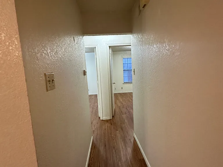 924 W Chestnut St #5 — Photo 6