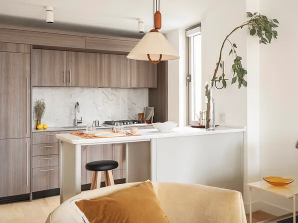234 East 46th Street 1501 image 1 of 10