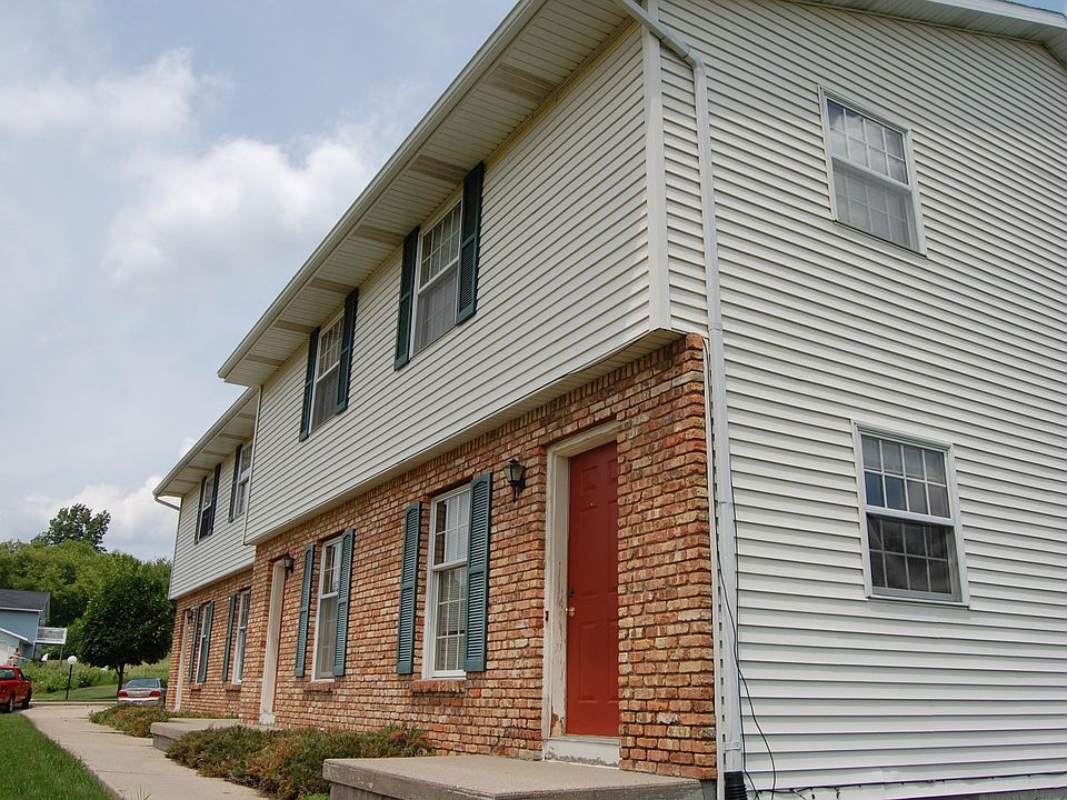 Four unit townhouse. This is an interior unit.