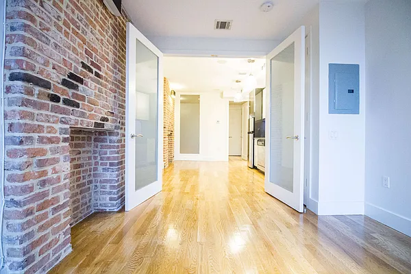 Rented by Nooklyn NYC LLC | media 55
