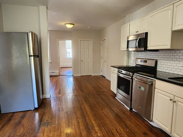 191 Maverick St APT 2R, Boston, MA 02128