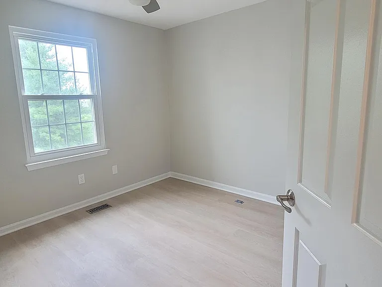 8413 Meadow Green Way — Photo 16