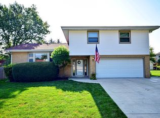 499 S Oak Glen Dr, Bartlett, IL 60103