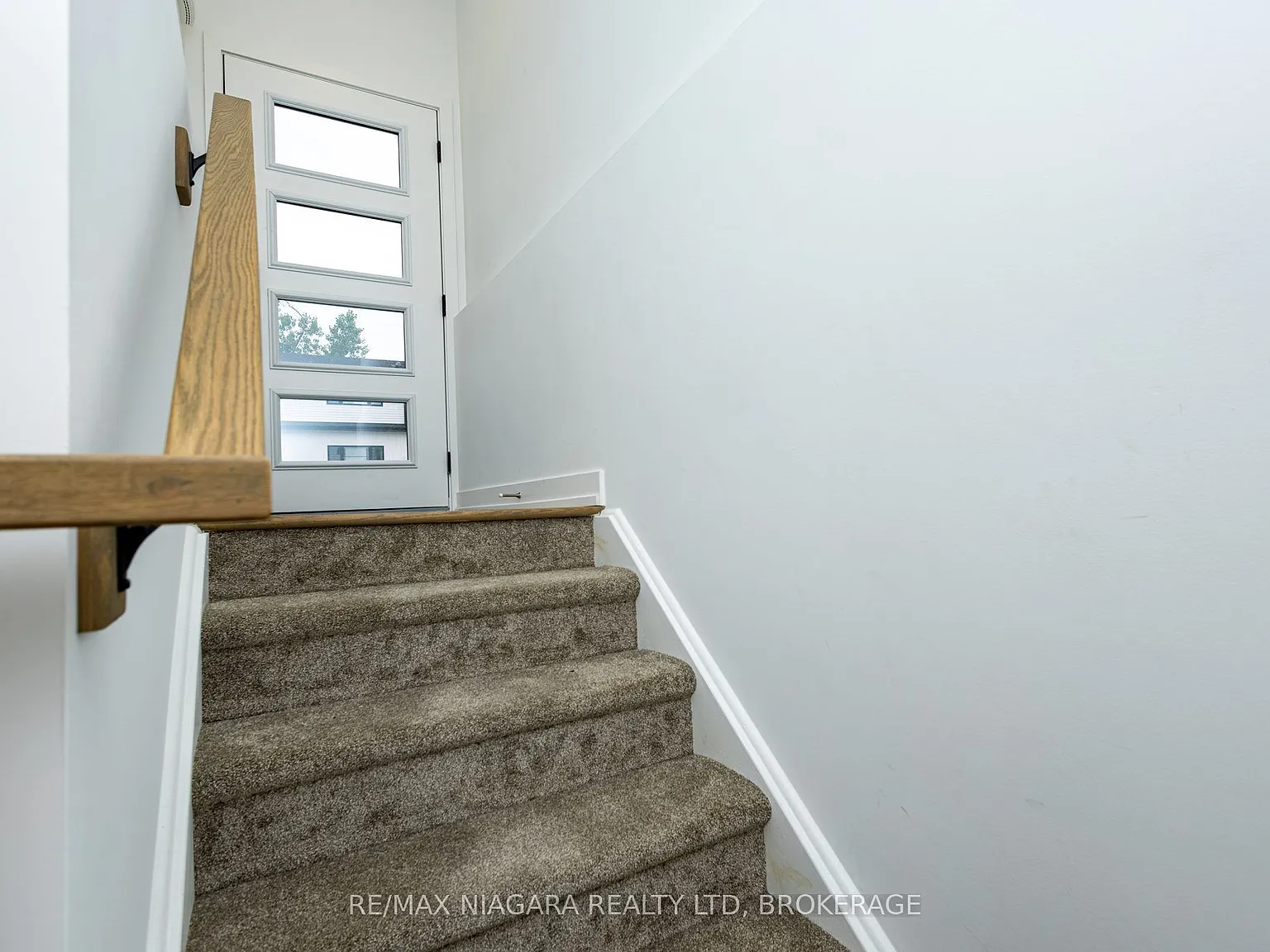 4263 4th Ave — Photo 2