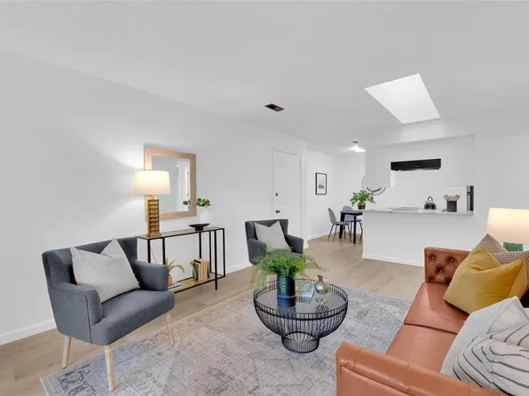 1471 Summergate Pkwy #Q, Saint Charles, MO 63303