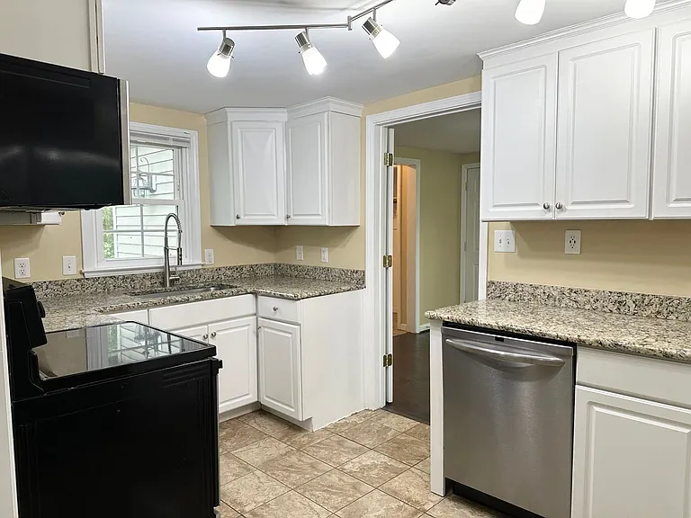 109 Turner St — Photo 4