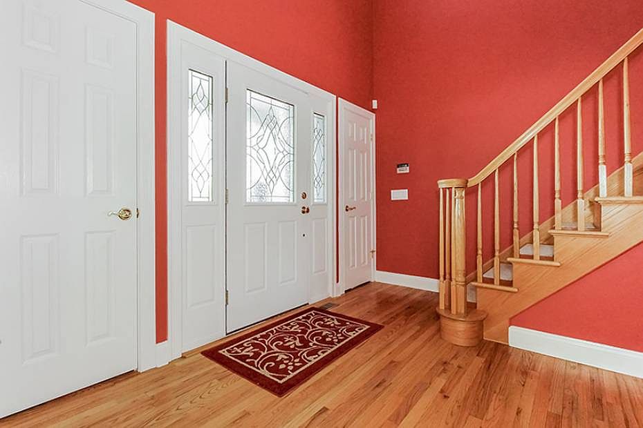 1st image of 18 Vista Ln