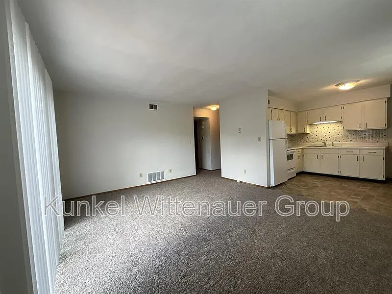 2 bed, 1.0 bath, 900 sqft, $775 — Photo 3