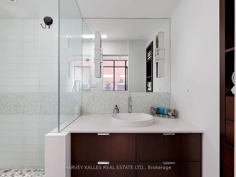 287 Richmond St E #304 — Photo 32