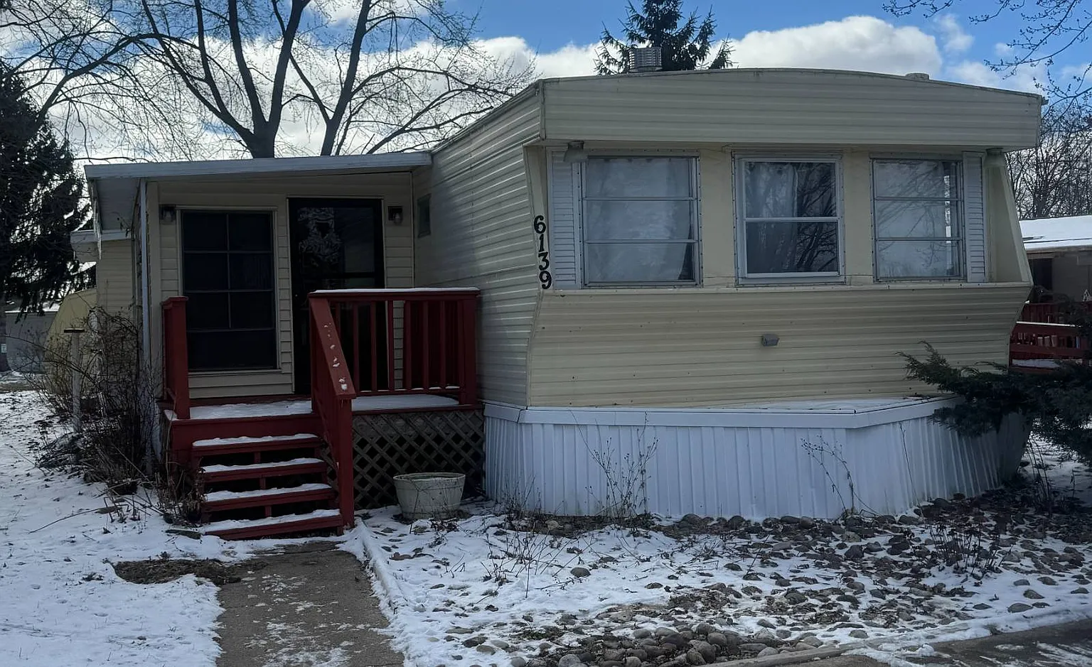 6139 Minosa Dr SE photo 1