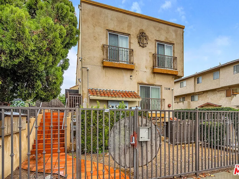 7338 Balboa Blvd #6 — Photo 23