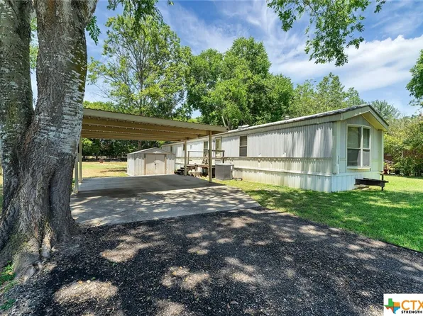 302 Woodcreek Cir, Mc Queeney, TX 78123