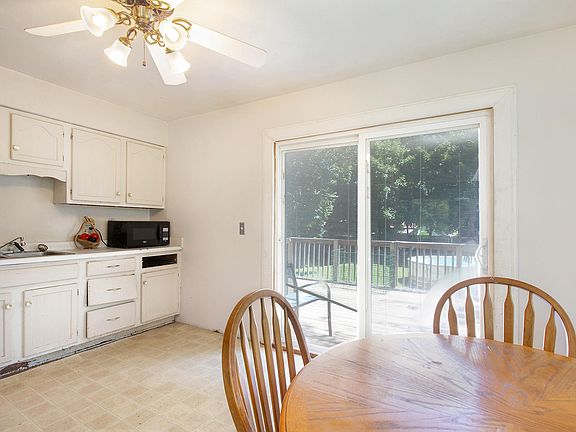 3rd image of 2118 Ramona Ave