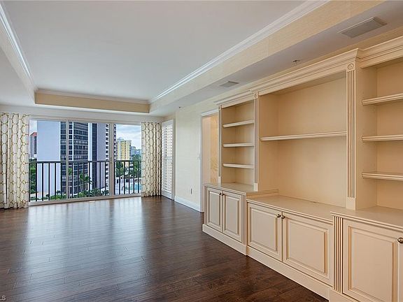 5th image of 100 Glenview Pl #700/701