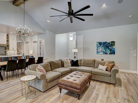 3rd image of 18299 Whitehall Ln