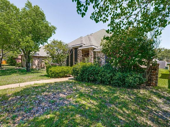 2nd image of 406 N Winding Oaks Dr