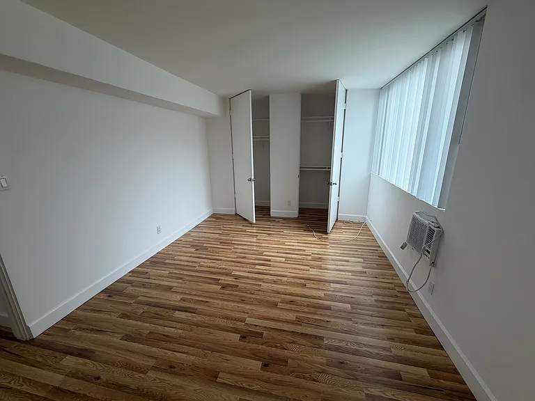 1277 Barry Ave #5 — Photo 4