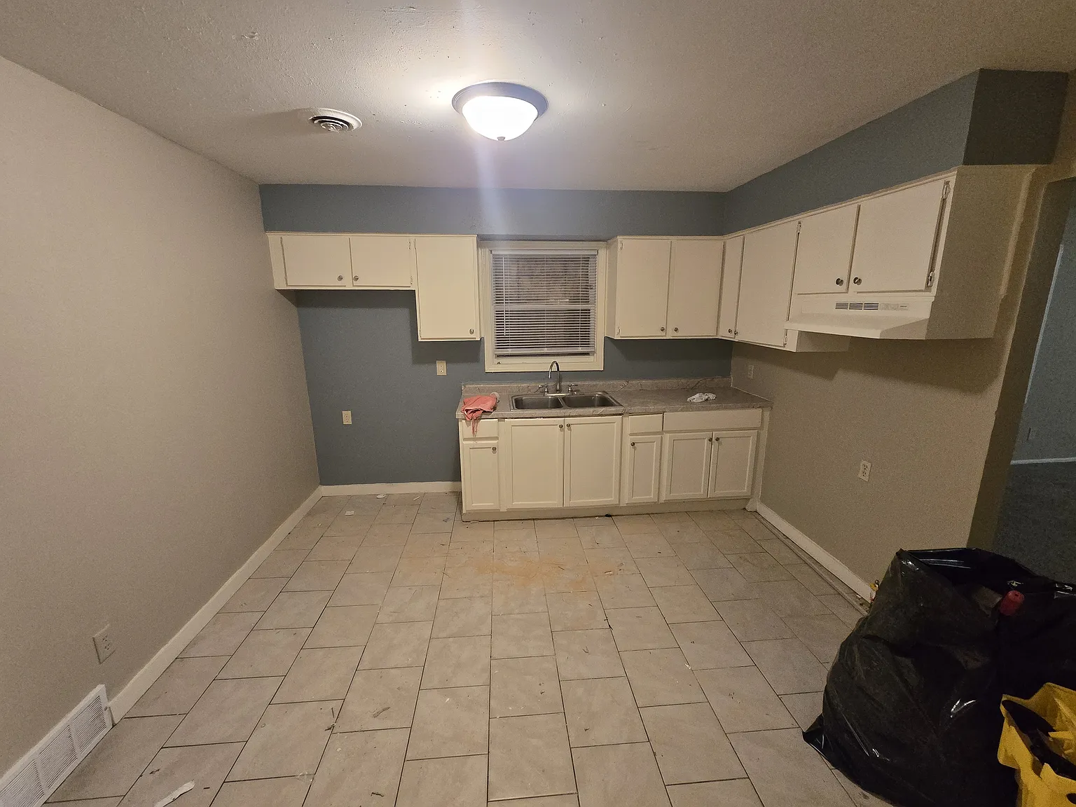 4 bed, $1,800 — Photo 4