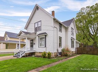 451 Blackhawk Ave, Aurora, IL 60506