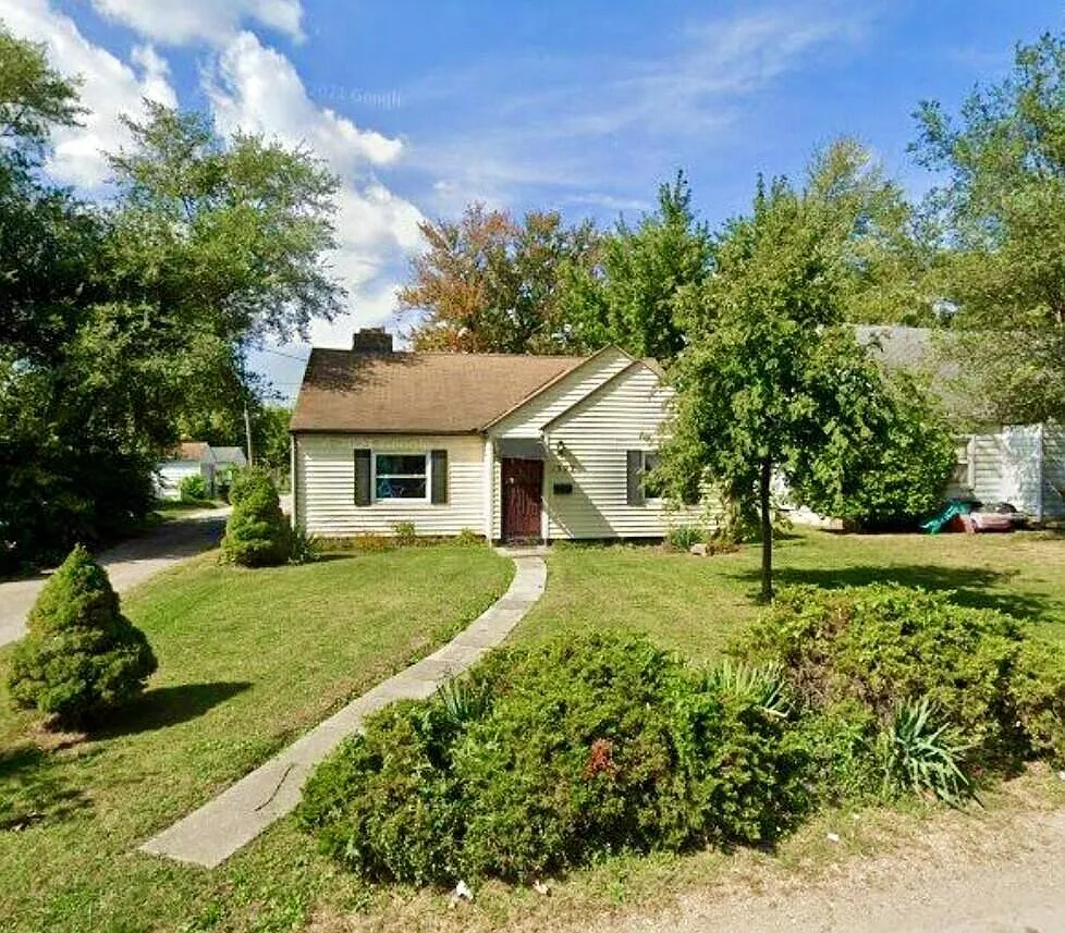 1327 Gilbert St photo 1