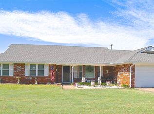1001 E Cherrywood Dr, Guthrie, OK 73044