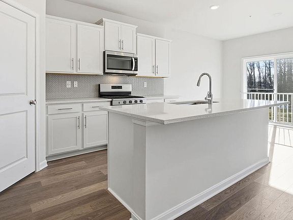4th image of 8110 Cyress Point Dr