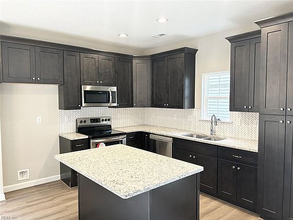 4th image of 106 S Palm Ave
