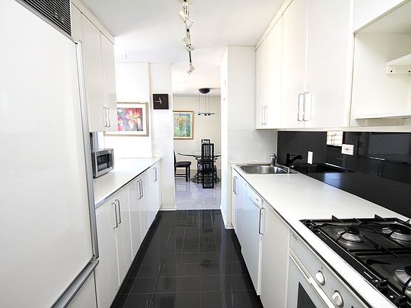 3rd image of 436 E 86th St #27A