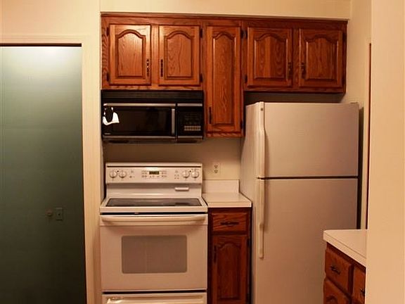 4th image of 21513 Yale St