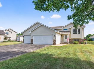 516 Cottonwood St, Isanti, MN 55040