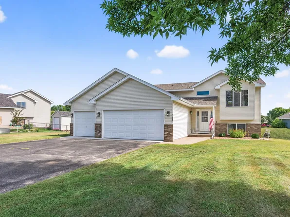 516 Cottonwood St, Isanti, MN 55040