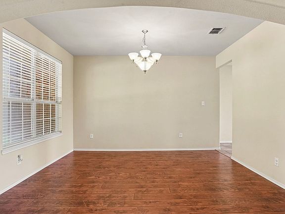 4th image of 2109 Songbird Dr