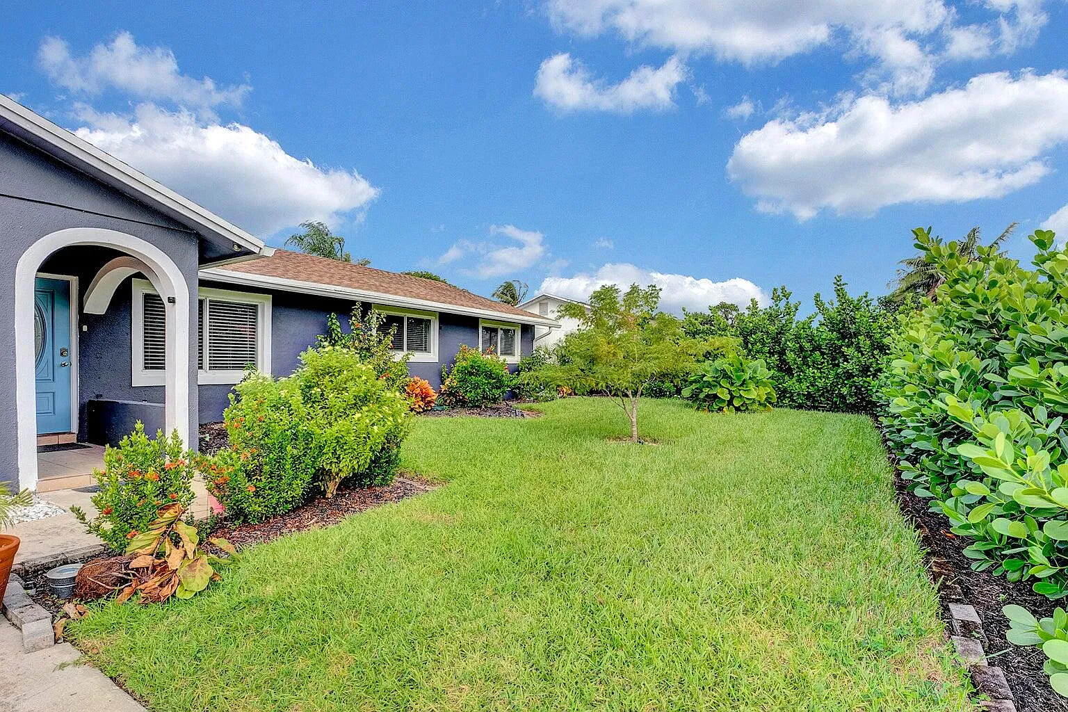 3 bed, 2.0 bath, 1578 sqft, $5,000 — Photo 3