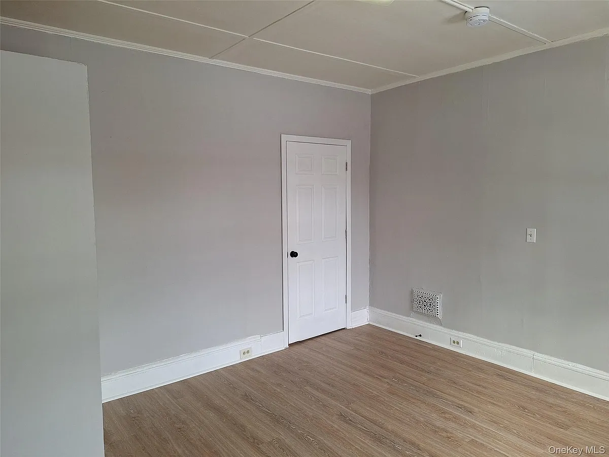 Building Photo - 69 Greenkill Ave #1