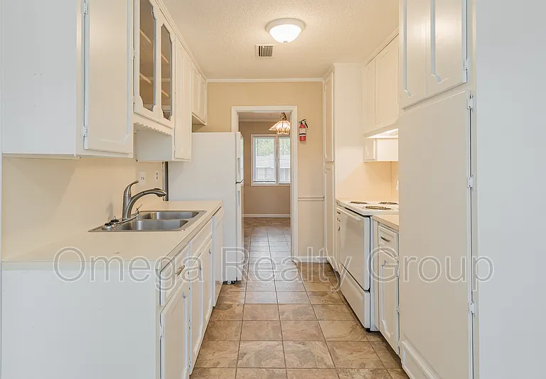 2061 Green Acres Dr — Photo 14