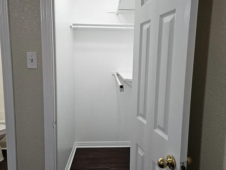 217D E Craven Ave — Photo 8