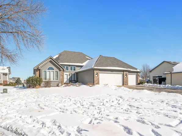 9212 Queens Gdns N, Minneapolis, MN 55443