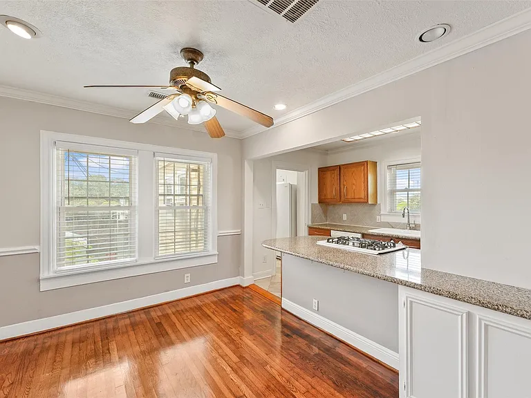 1637 Castle Ct — Photo 4