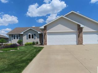 410 Coniston Cir, Sergeant Bluff, IA 51054