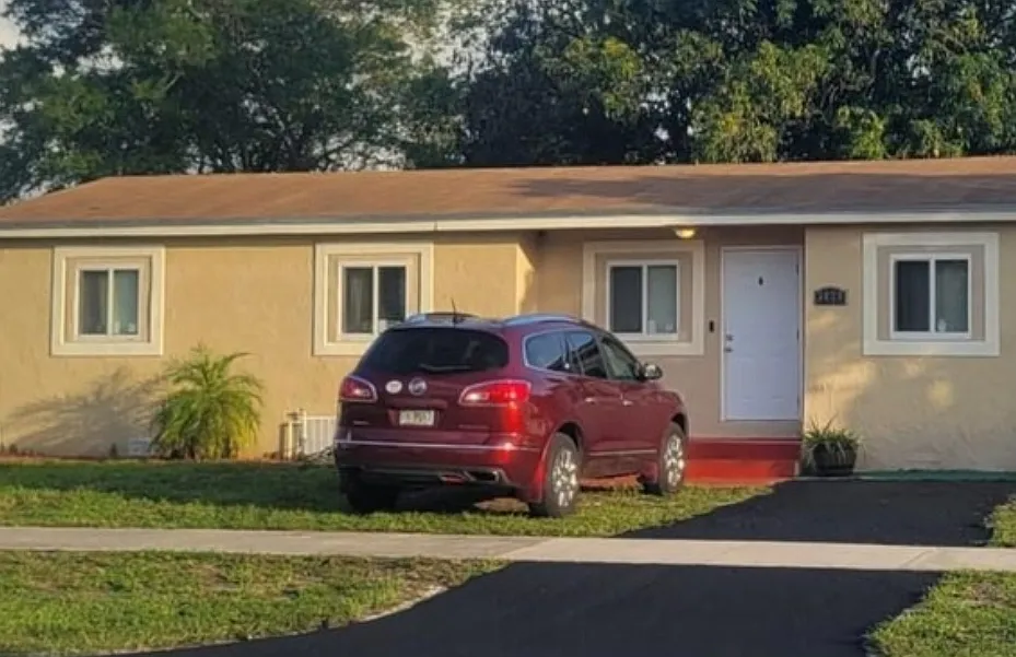 Studio, $1,400 — Photo 1