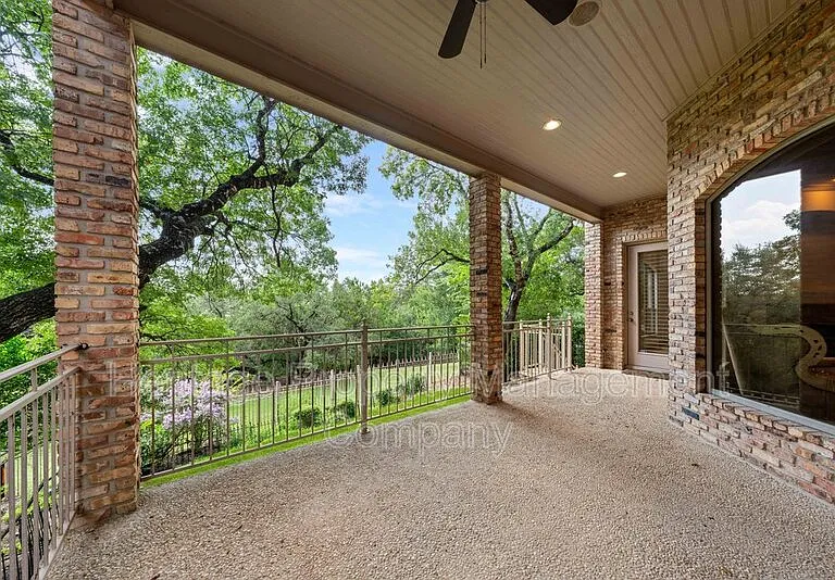 131 Westcourt Ln — Photo 37